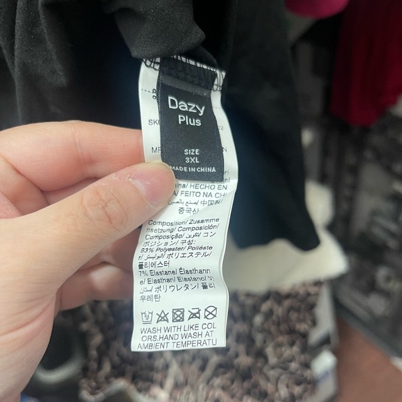 SHEIN Elegant Black V-Neck Women's Top - Picture 9 of 9